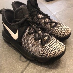 Nike KD boys 5Y used good condition.